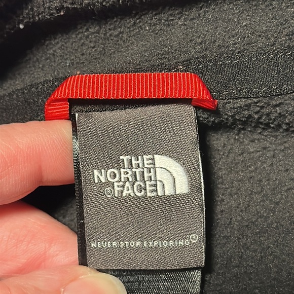 The North Face Black Fleece 1/4 Zip with Breast Cancer Pink Ribbon, EUC, Size M - Picture 2 of 10